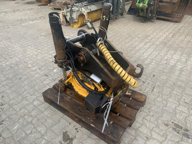Engcon Engcon 20205 Rototilt NTP10 - Tiltrotator for Construction machinery: picture 2 Engcon Engcon 20205 Rototilt NTP10 - Tiltrotator for Construction machinery: picture 2