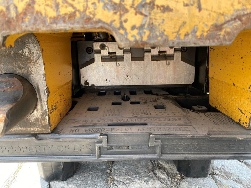 Oil Quick OQ 70 - Quick coupler: picture 5 Oil Quick OQ 70 - Quick coupler: picture 5