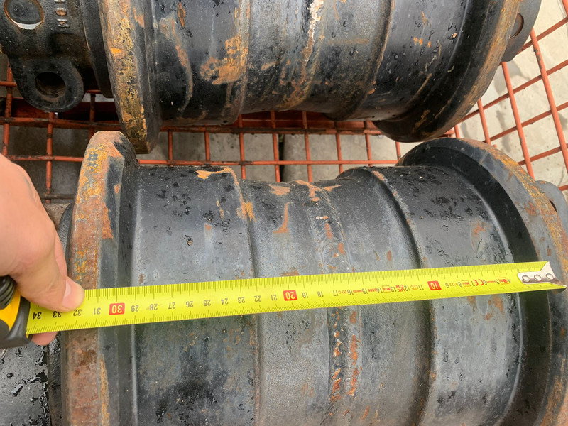 Hitachi Hitachi EX1200D5 bottom track roller SF - Spare parts: picture 3 Hitachi Hitachi EX1200D5 bottom track roller SF - Spare parts: picture 3