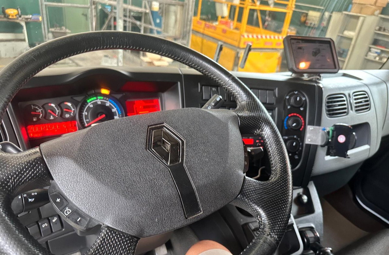 RENAULT MIDLIM D13.250 AUTOTELAIO CABINA LETTO EUR - Cab chassis truck: picture 4 RENAULT MIDLIM D13.250 AUTOTELAIO CABINA LETTO EUR - Cab chassis truck: picture 4