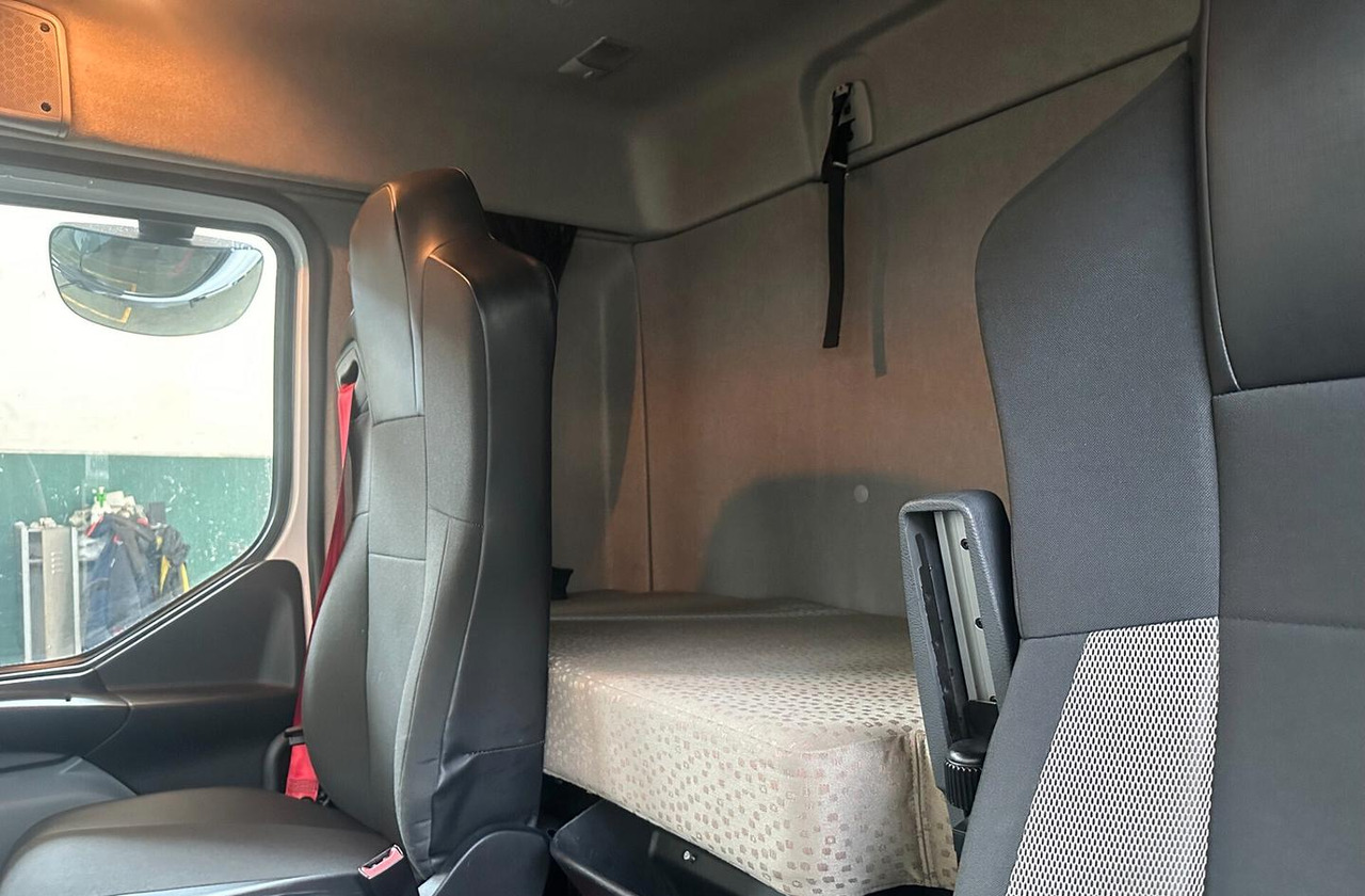 RENAULT MIDLIM D13.250 AUTOTELAIO CABINA LETTO EUR - Cab chassis truck: picture 5 RENAULT MIDLIM D13.250 AUTOTELAIO CABINA LETTO EUR - Cab chassis truck: picture 5