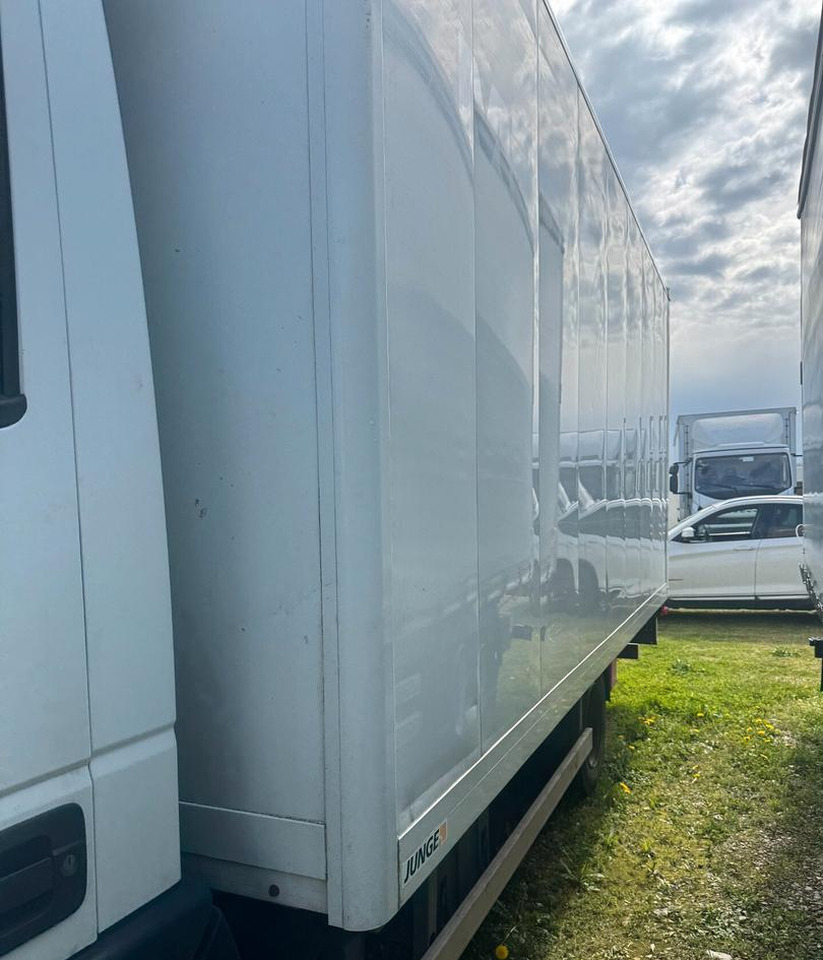 Iveco 75e190 - Box truck: picture 4 Iveco 75e190 - Box truck: picture 4