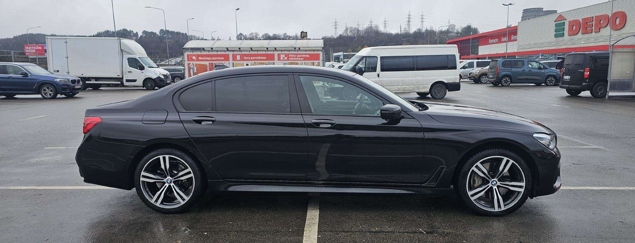 BMW 750 - Saloon car: picture 4 BMW 750 - Saloon car: picture 4