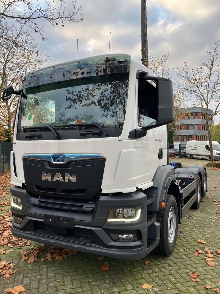 MAN TGS 26.330 6x2-4BL Fahrgestell/NLA/AC/EU6e - Cab chassis truck: picture 1 MAN TGS 26.330 6x2-4BL Fahrgestell/NLA/AC/EU6e - Cab chassis truck: picture 1