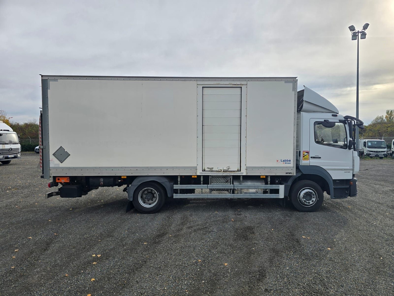 Mercedes-Benz Atego 1218 4x2 Koffer/FULL-ADR/EXIII/LBW/AC/EU6d - Box truck: picture 4 Mercedes-Benz Atego 1218 4x2 Koffer/FULL-ADR/EXIII/LBW/AC/EU6d - Box truck: picture 4