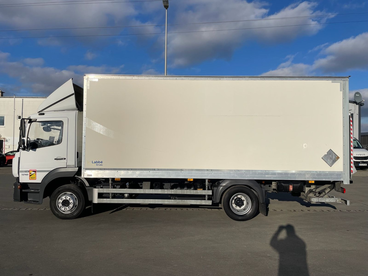 Mercedes-Benz Atego 1218 4x2 Koffer/FULL-ADR/EXIII/LBW/AC/EU6d - Box truck: picture 4 Mercedes-Benz Atego 1218 4x2 Koffer/FULL-ADR/EXIII/LBW/AC/EU6d - Box truck: picture 4