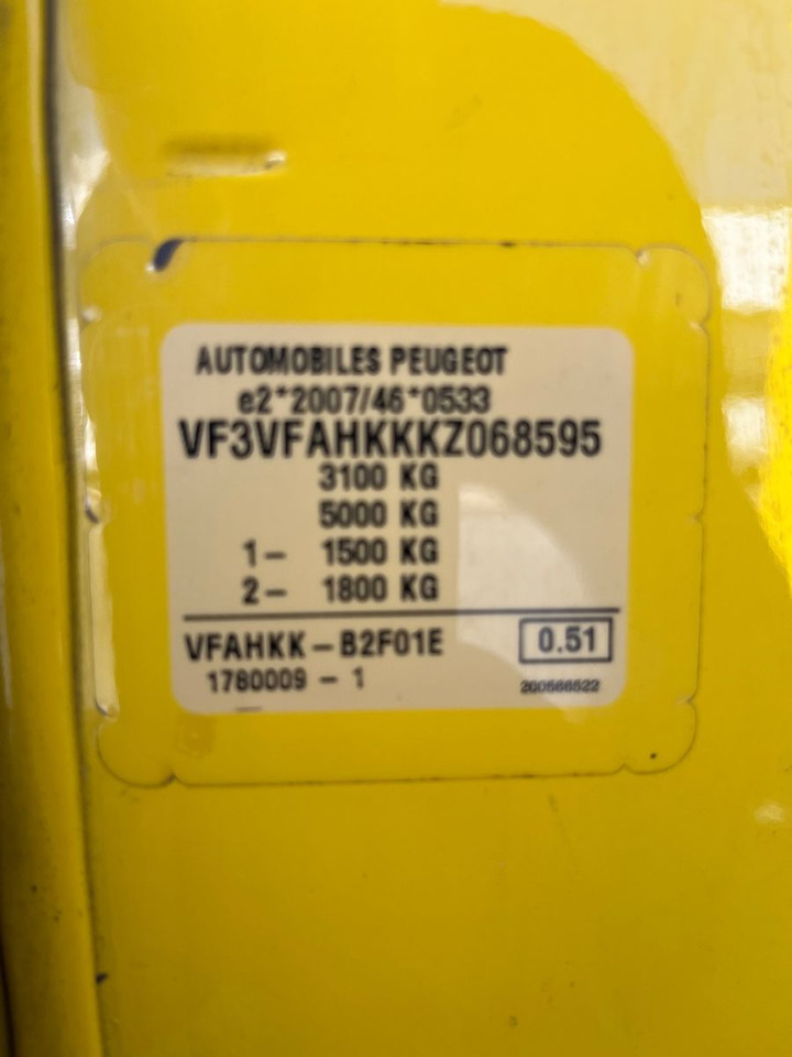 Small van Peugeot Expert Box Pro L3 / 2.0 Blue HDI / More units: picture 13 Small van Peugeot Expert Box Pro L3 / 2.0 Blue HDI / More units: picture 13