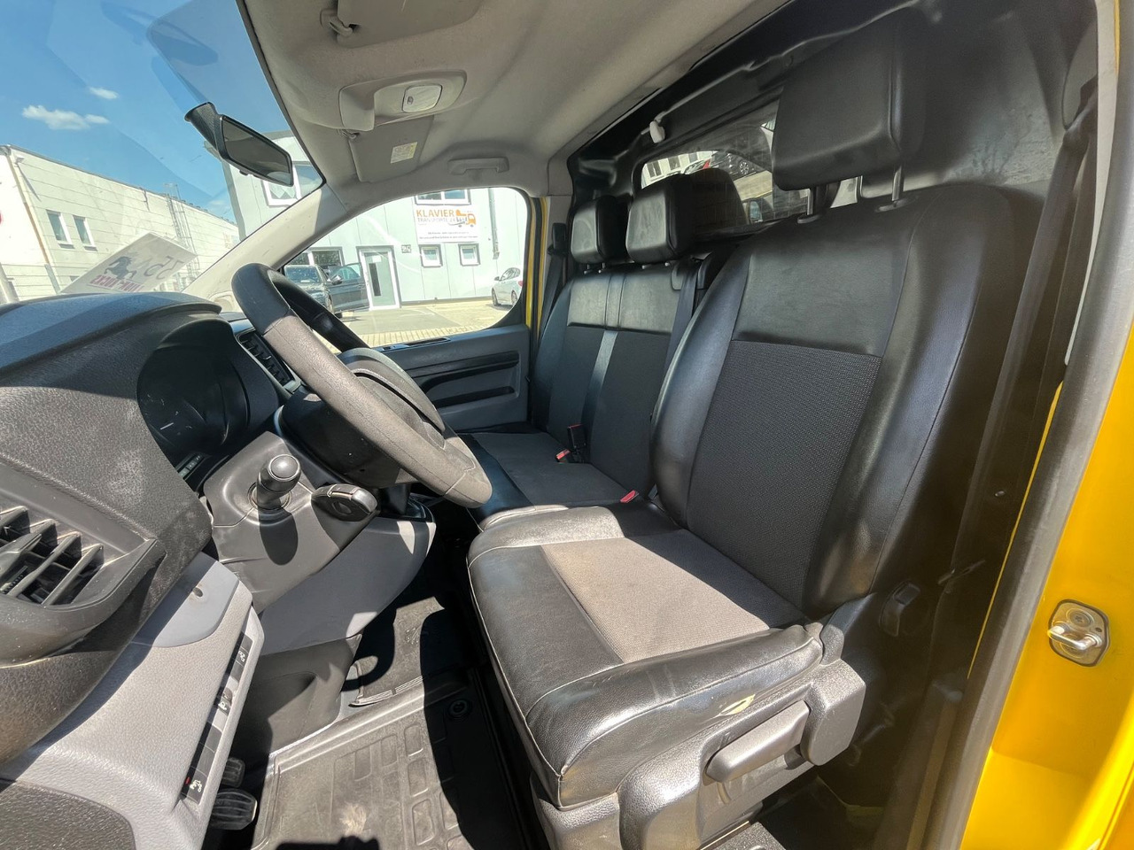 Small van Peugeot Expert Box Pro L3 / 2.0 Blue HDI / More units: picture 9 Small van Peugeot Expert Box Pro L3 / 2.0 Blue HDI / More units: picture 9