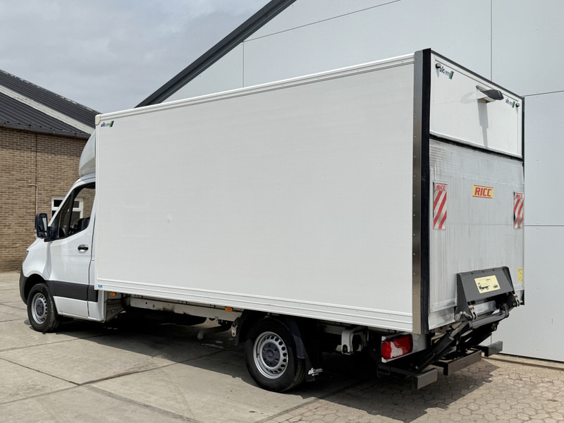 Mercedes-Benz Sprinter 315 1.9 CDI Automaat Laadklep Airco Cruise Control Carplay Bakwagen Meubelbak Koffer - Closed box van: picture 2 Mercedes-Benz Sprinter 315 1.9 CDI Automaat Laadklep Airco Cruise Control Carplay Bakwagen Meubelbak Koffer - Closed box van: picture 2