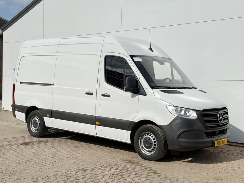 Mercedes-Benz Sprinter 315 1.9 CDI L2H2 Climate Control Cruise Control Carplay Camera Parkeersensoren voor achter - Panel van: picture 4 Mercedes-Benz Sprinter 315 1.9 CDI L2H2 Climate Control Cruise Control Carplay Camera Parkeersensoren voor achter - Panel van: picture 4