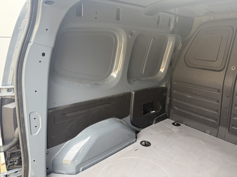 Small van Nissan Townstar N-Connecta 1.3 130PK **Benzine** L1H1 Airco Carplay Cruise Control Trekhaak Keyless Start Stoelverwarming Parkeersensoren voor achter: picture 13 Small van Nissan Townstar N-Connecta 1.3 130PK **Benzine** L1H1 Airco Carplay Cruise Control Trekhaak Keyless Start Stoelverwarming Parkeersensoren voor achter: picture 13