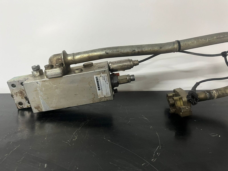 Liebherr 914 compact / LH22 C / LH22 M / A914 Li - Valve: picture 1 Liebherr 914 compact / LH22 C / LH22 M / A914 Li - Valve: picture 1