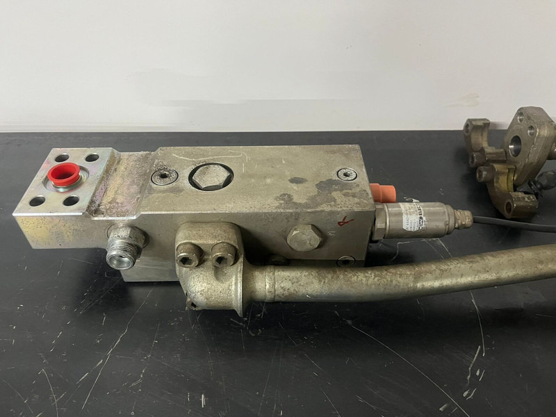 Liebherr 914 compact / LH22 C / LH22 M / A914 Li - Valve: picture 2 Liebherr 914 compact / LH22 C / LH22 M / A914 Li - Valve: picture 2