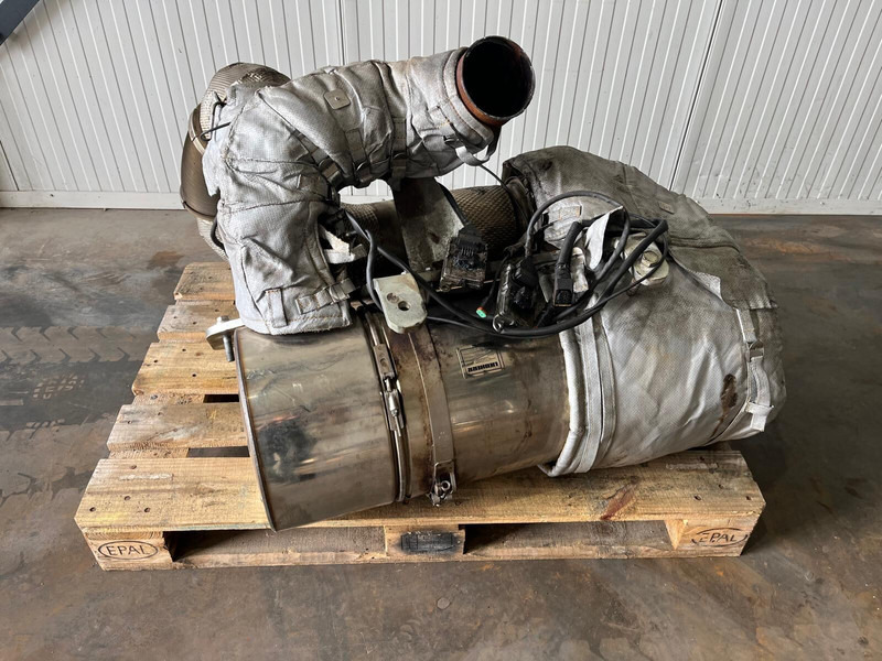 Muffler/ Exhaust system Liebherr: picture 10 Muffler/ Exhaust system Liebherr: picture 10