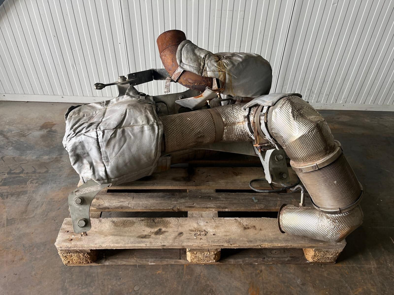 Muffler/ Exhaust system Liebherr: picture 9 Muffler/ Exhaust system Liebherr: picture 9