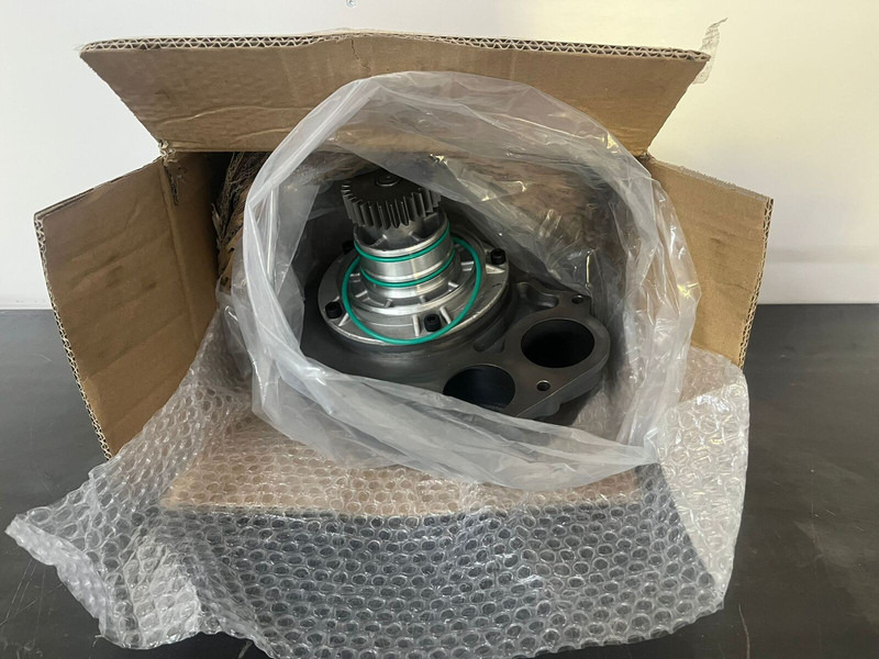 Liebherr P944 / R954 / R944 / R954 / L556-454 / L566-460 - Coolant pump: picture 2 Liebherr P944 / R954 / R944 / R954 / L556-454 / L566-460 - Coolant pump: picture 2