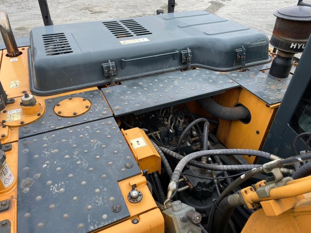 Crawler excavator Hyundai HX 300 L: picture 8