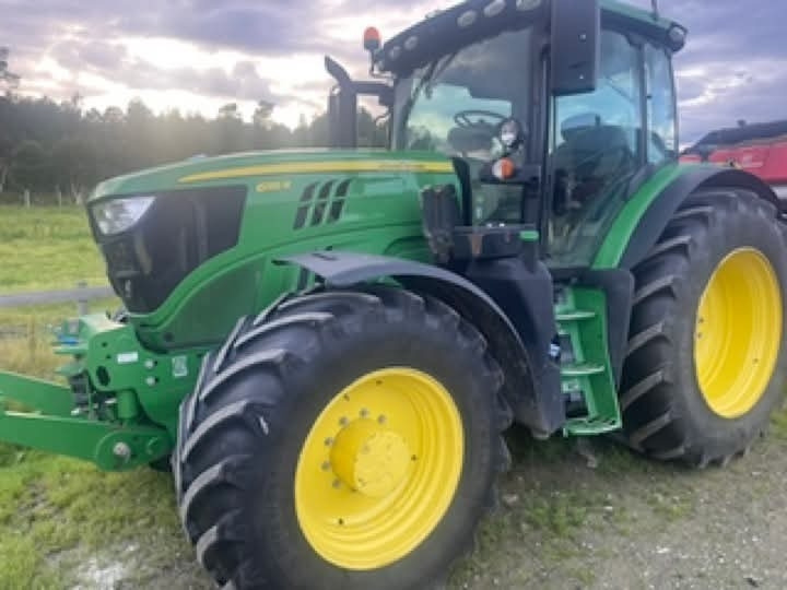 John Deere 6155 R - Farm tractor: picture 2 John Deere 6155 R - Farm tractor: picture 2