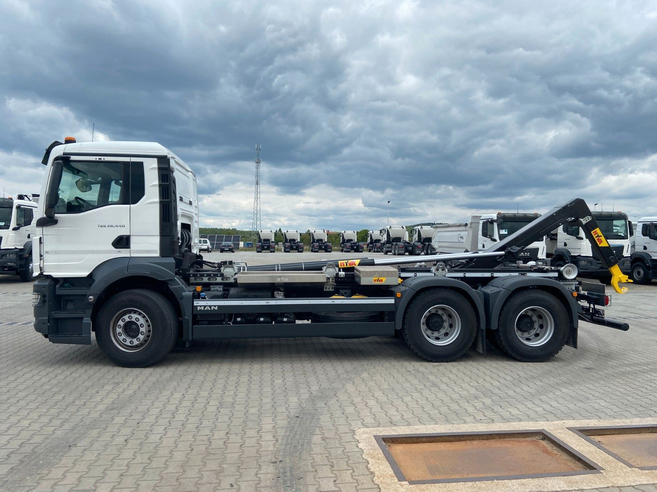 MAN TGS 26.440 6x4 Abrollkipper HYVA 20-60-S - Hook lift truck: picture 3 MAN TGS 26.440 6x4 Abrollkipper HYVA 20-60-S - Hook lift truck: picture 3