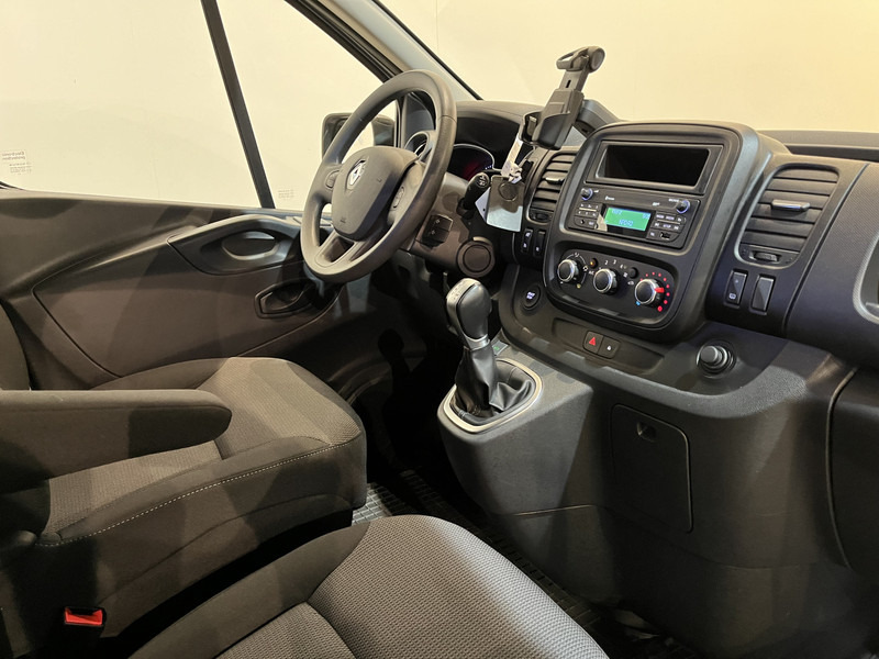 Renault Trafic 2.0 dCi L1H1 170 PK Automaat Servicebus / Sortimo Inrichting / Euro 6 / Airco / Cruise Control / Camera / Trekhaak / 3-Zits / - Small van: picture 3 Renault Trafic 2.0 dCi L1H1 170 PK Automaat Servicebus / Sortimo Inrichting / Euro 6 / Airco / Cruise Control / Camera / Trekhaak / 3-Zits / - Small van: picture 3