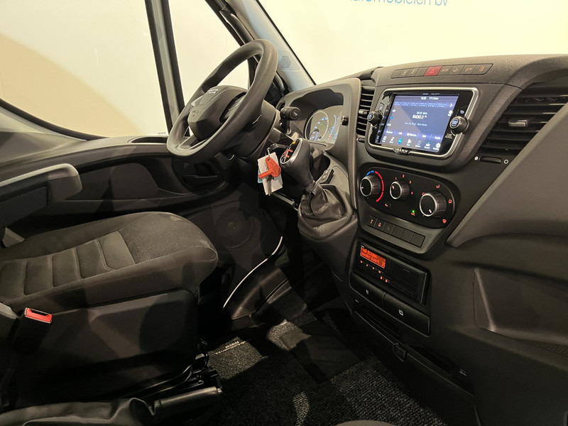 Iveco Daily 35S18 3.0 BE Clixtar Automaat Bakwagen met Laadklep / Laadvermogen 3.060 KG / Euro 6 / Luchtvering / Airco / Camera / CarPlay / Cruise Control / - Tractor unit: picture 4 Iveco Daily 35S18 3.0 BE Clixtar Automaat Bakwagen met Laadklep / Laadvermogen 3.060 KG / Euro 6 / Luchtvering / Airco / Camera / CarPlay / Cruise Control / - Tractor unit: picture 4