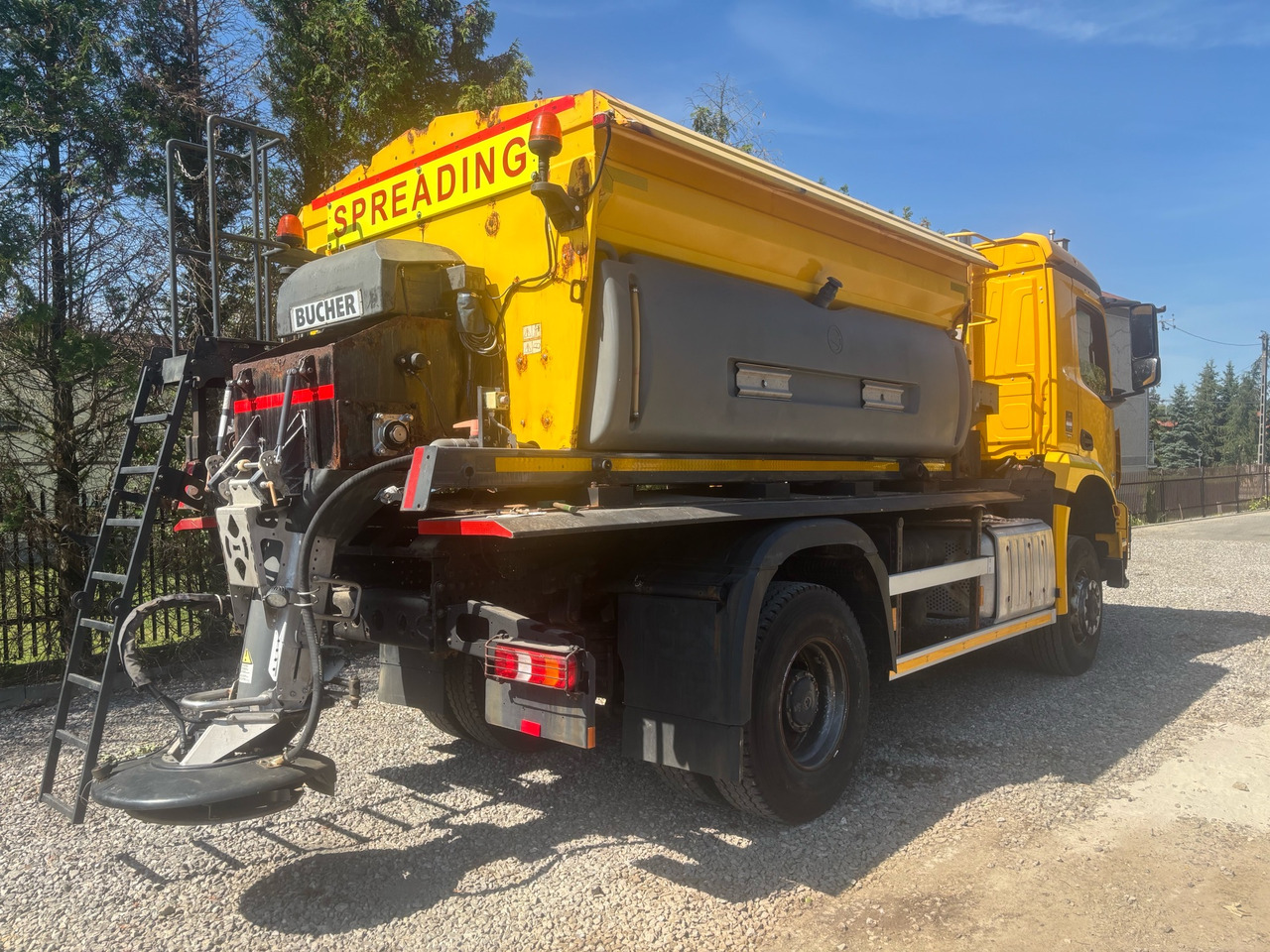 MERCEDES AROCS 1824 4x4BB GRITTER/SPREADER/PLOUGH - Snow removal vehicle: picture 5 MERCEDES AROCS 1824 4x4BB GRITTER/SPREADER/PLOUGH - Snow removal vehicle: picture 5