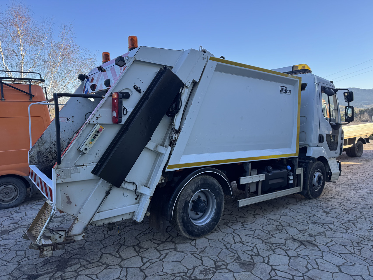 Renault Midlum 180 DXi - Refuse truck: picture 4 Renault Midlum 180 DXi - Refuse truck: picture 4