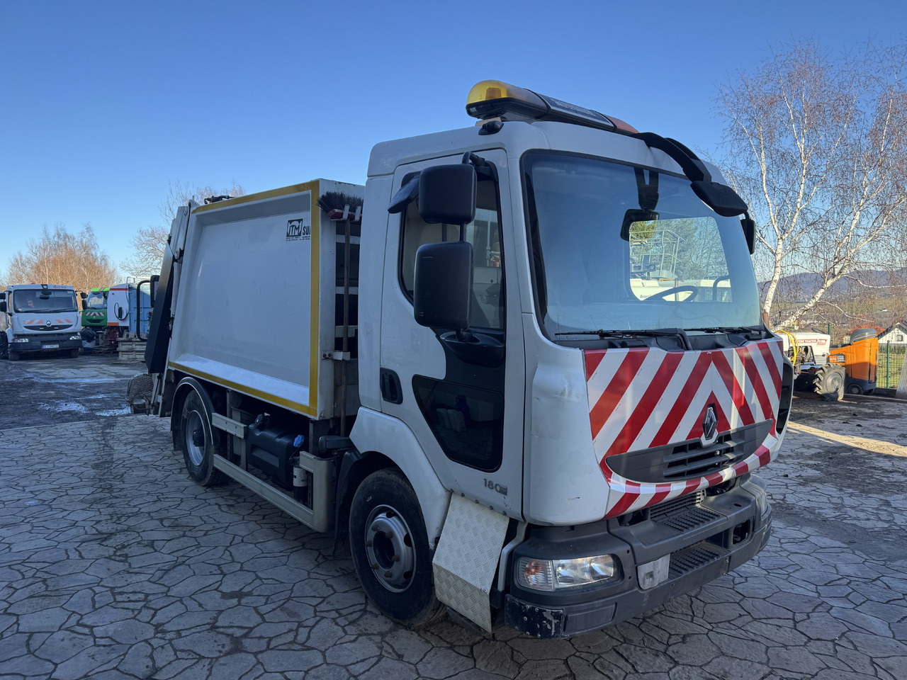 Renault Midlum 180 DXi - Refuse truck: picture 3 Renault Midlum 180 DXi - Refuse truck: picture 3
