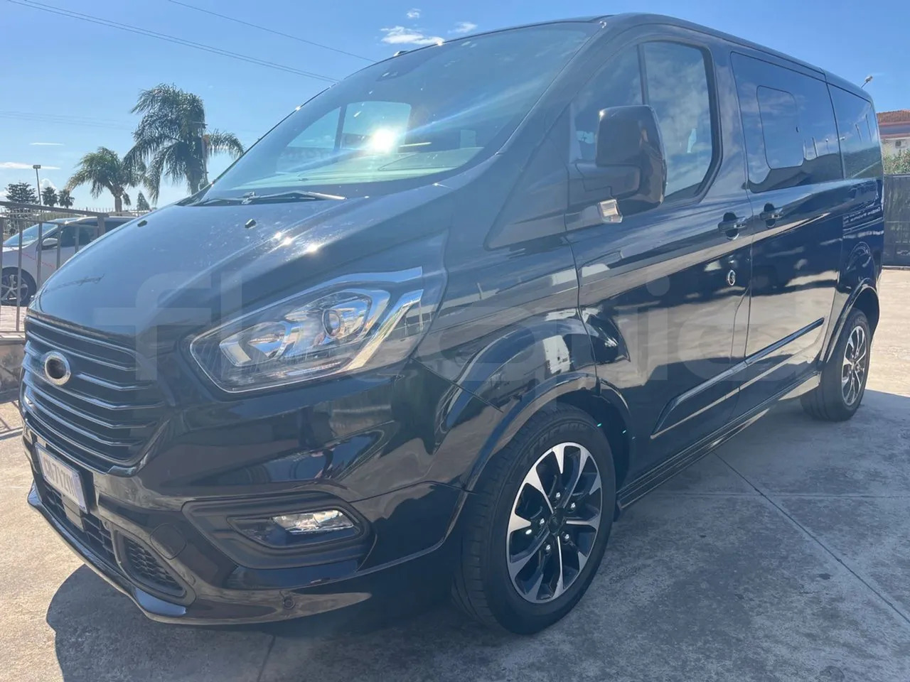 Ford Tourneo Custom - Minibus, People carrier: picture 4 Ford Tourneo Custom - Minibus, People carrier: picture 4