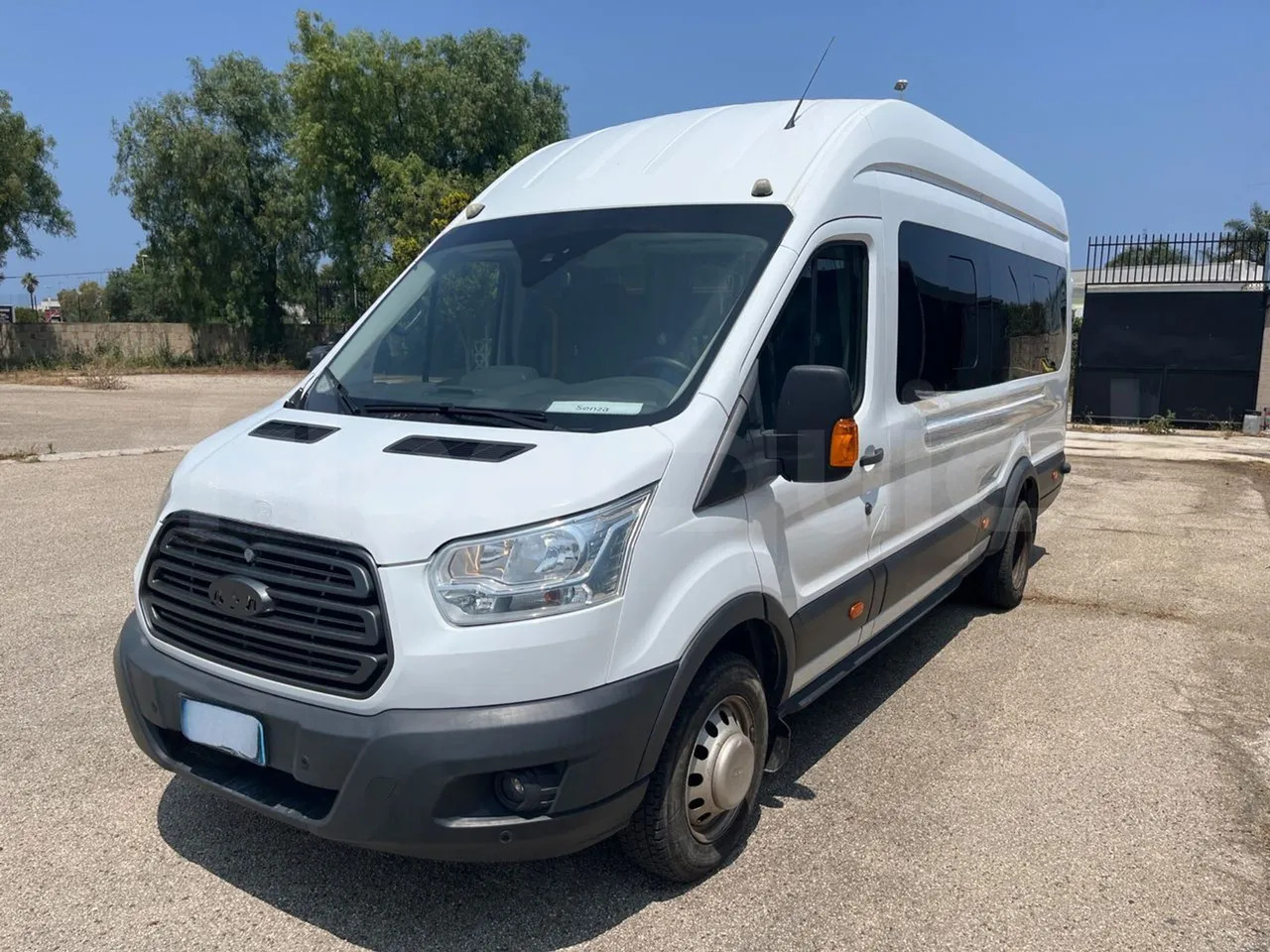 Ford Transit - Minibus, People carrier: picture 4 Ford Transit - Minibus, People carrier: picture 4