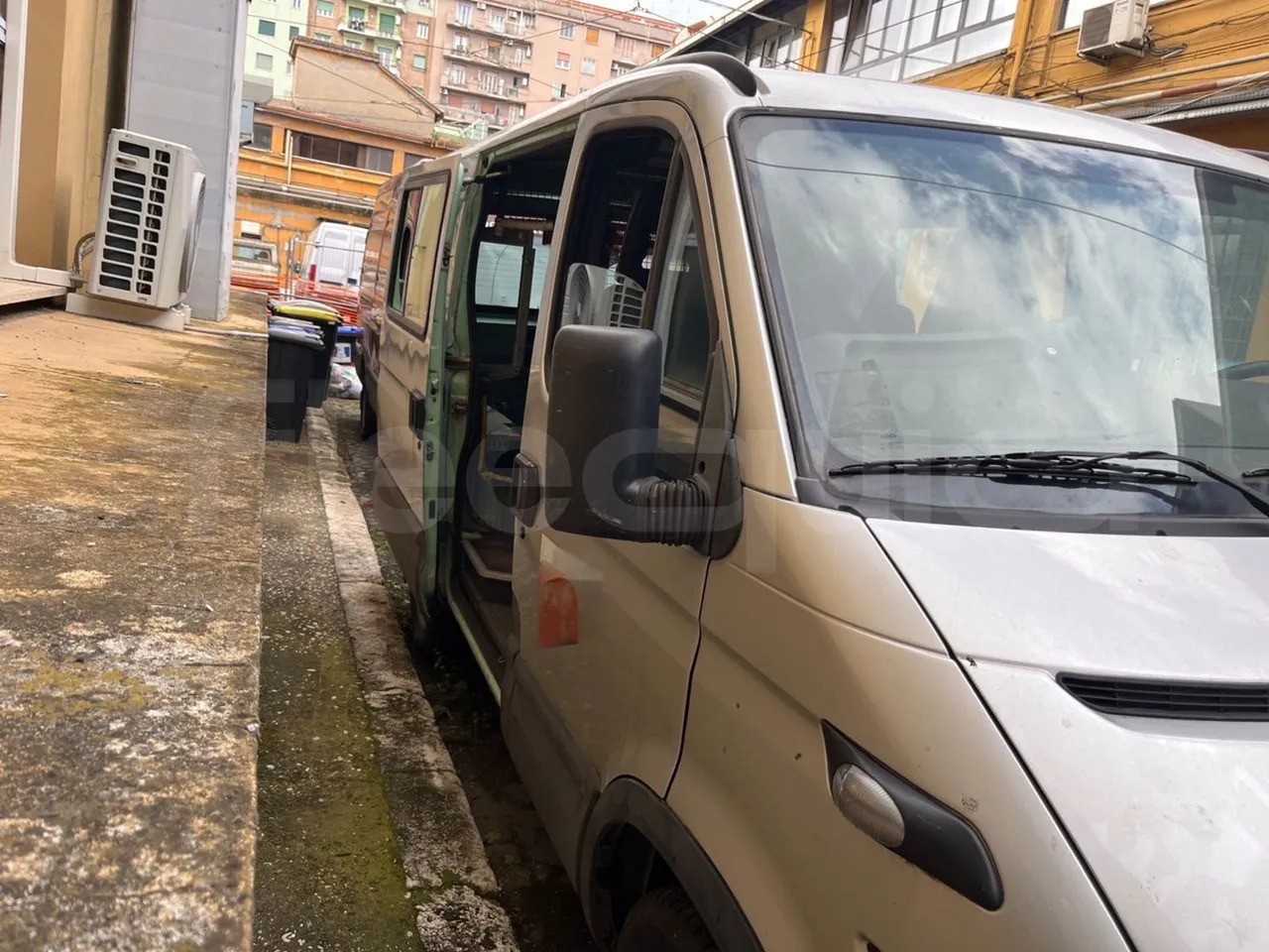 Iveco Daily - Minibus, People carrier: picture 1 Iveco Daily - Minibus, People carrier: picture 1