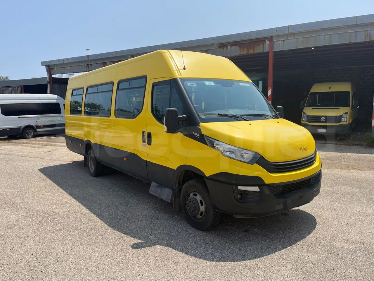 Iveco Daily - School bus: picture 1 Iveco Daily - School bus: picture 1