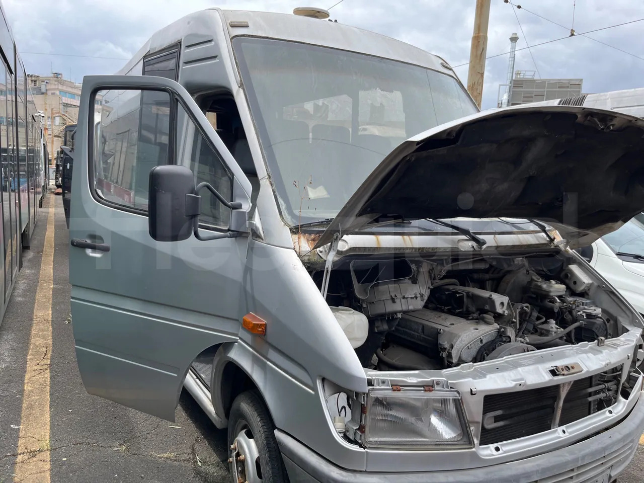 N. 2 Mercedes-Benz 414T - Minibus, People carrier: picture 1 N. 2 Mercedes-Benz 414T - Minibus, People carrier: picture 1