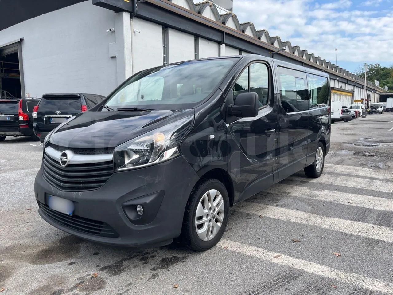 Opel Vivaro - B - Minibus, People carrier: picture 4 Opel Vivaro - B - Minibus, People carrier: picture 4