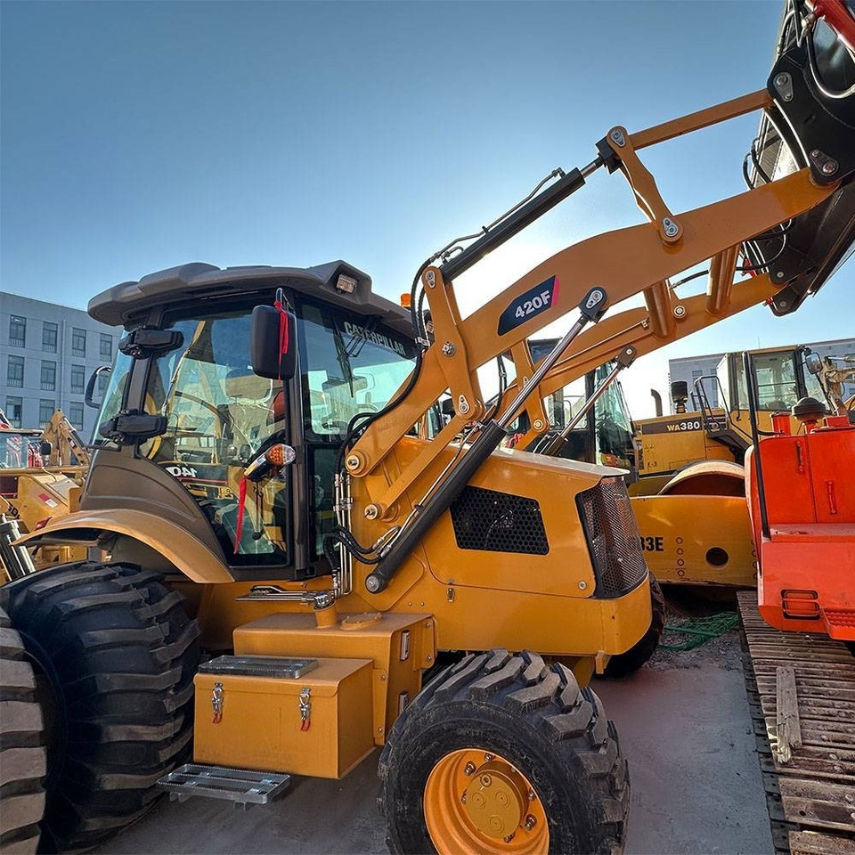 Backhoe loader CAT 420 F: picture 10
