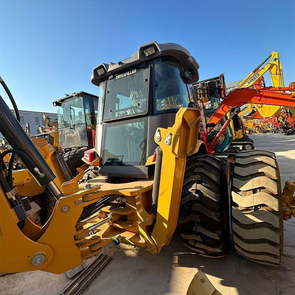 Backhoe loader CAT 420 F: picture 6