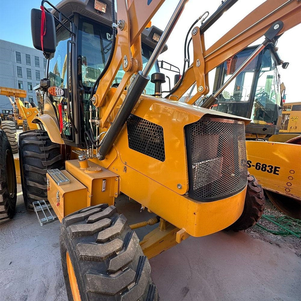 Backhoe loader CAT 420 F: picture 8