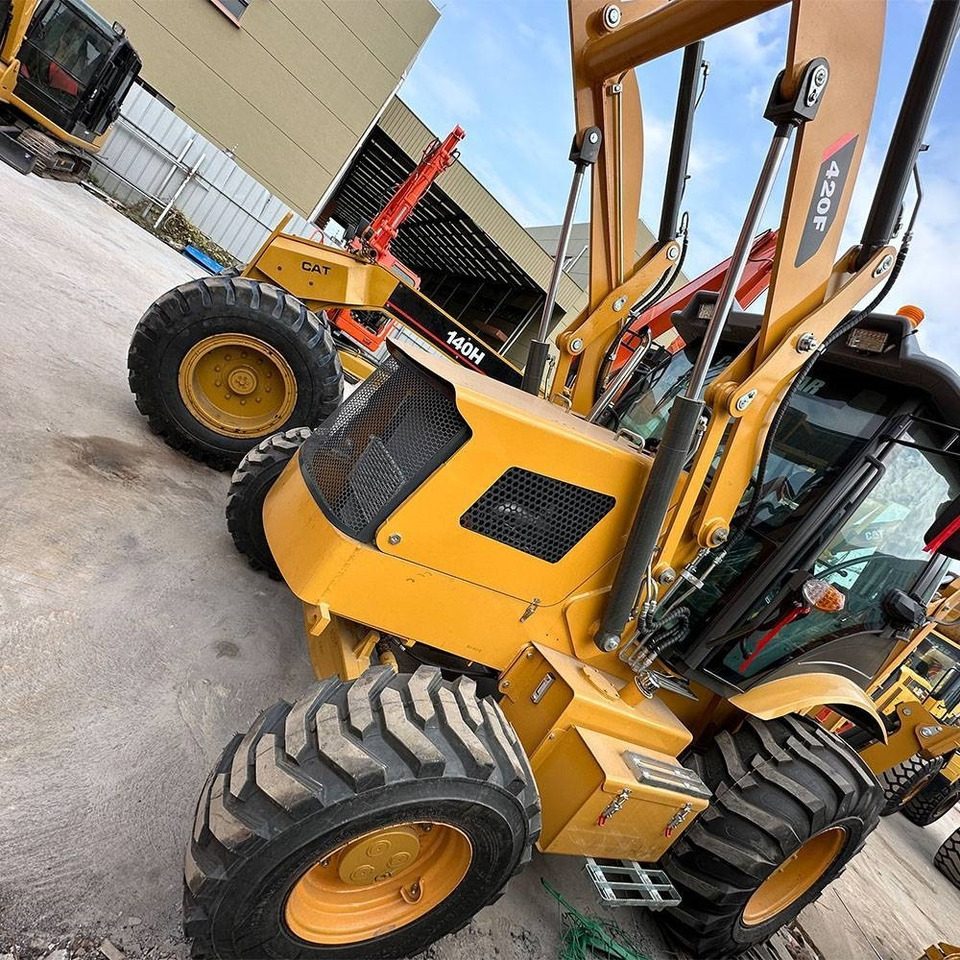 Backhoe loader CAT 420 F: picture 9