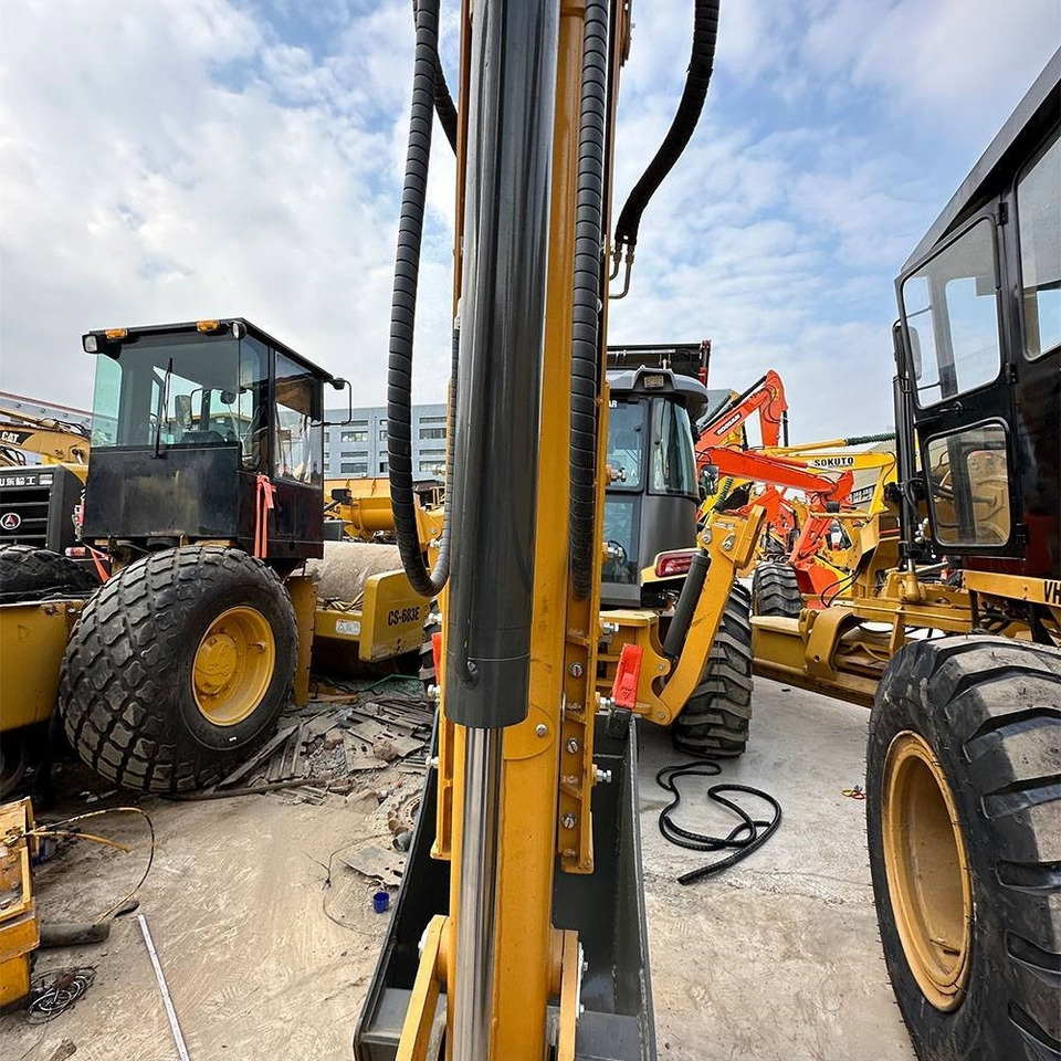 Backhoe loader CAT 420 F: picture 7