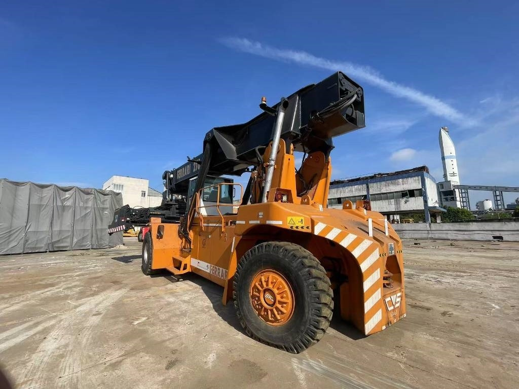 CVS Ferrari F 278.6 - Reach stacker: picture 5 CVS Ferrari F 278.6 - Reach stacker: picture 5