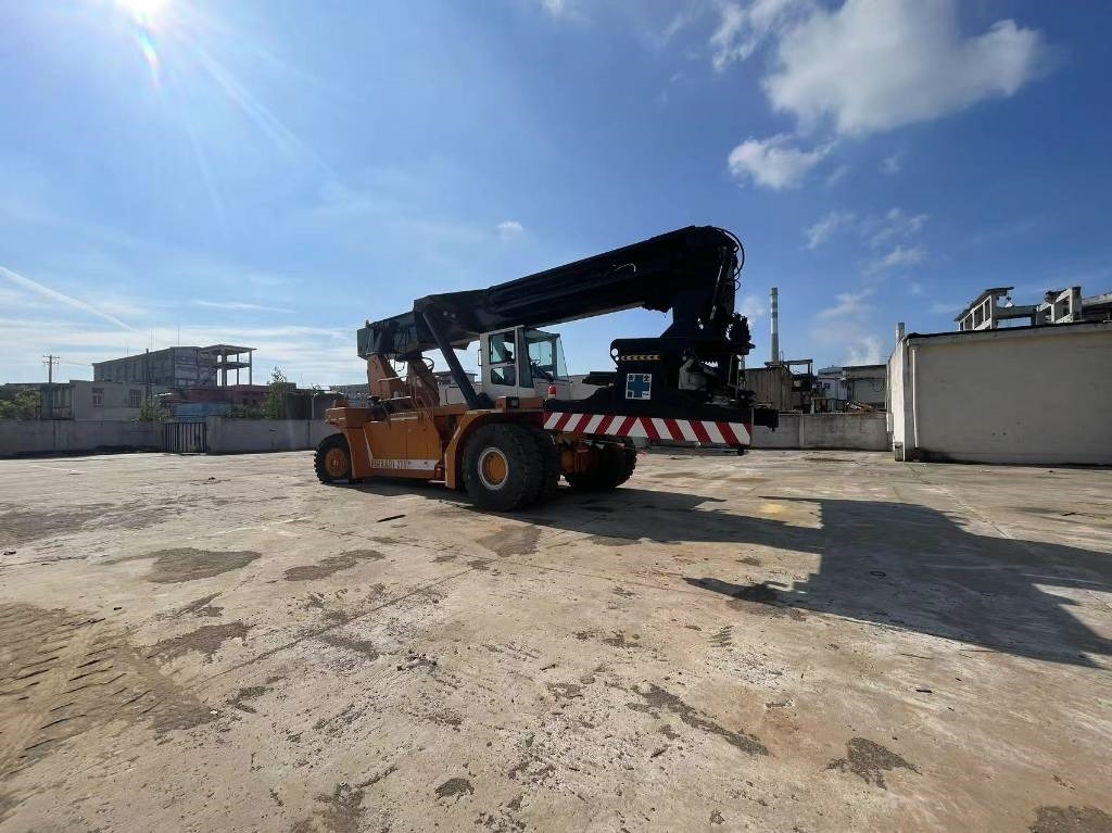 CVS Ferrari F 278.6 - Reach stacker: picture 2 CVS Ferrari F 278.6 - Reach stacker: picture 2