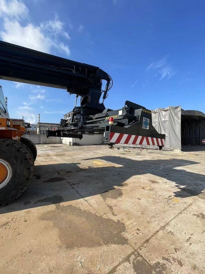 CVS Ferrari F 278.6 - Reach stacker: picture 3 CVS Ferrari F 278.6 - Reach stacker: picture 3