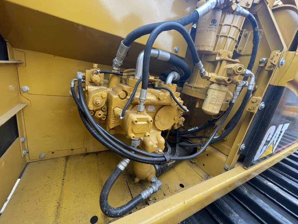 Caterpillar 320CL - Excavator: picture 3 Caterpillar 320CL - Excavator: picture 3