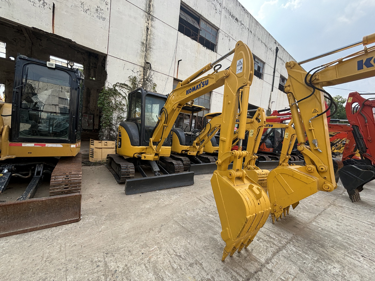 KOMATSU PC35MR \ - Mini excavator: picture 1 KOMATSU PC35MR \ - Mini excavator: picture 1