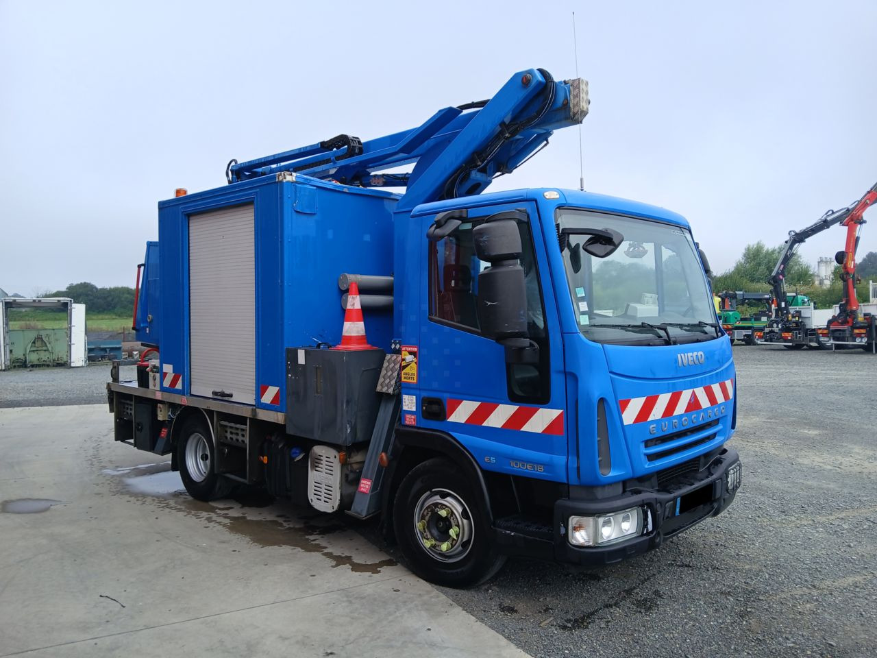 Iveco EUROCAGO 100E18 4x2 Others Truck - Truck mounted aerial platform: picture 3 Iveco EUROCAGO 100E18 4x2 Others Truck - Truck mounted aerial platform: picture 3