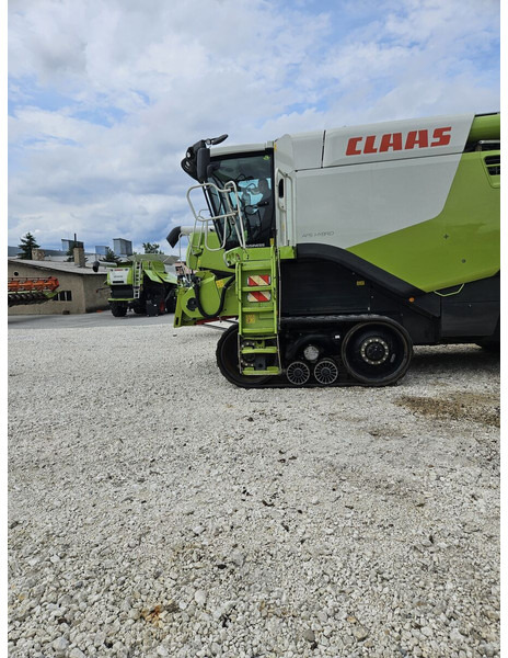 Claas Lexion 770tt - Combine harvester: picture 1 Claas Lexion 770tt - Combine harvester: picture 1