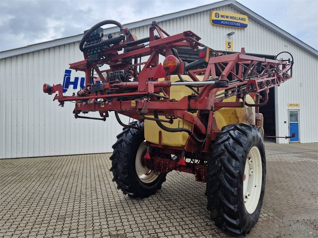 Hardi COMMANDER 4200L - Trailed sprayer: picture 4 Hardi COMMANDER 4200L - Trailed sprayer: picture 4
