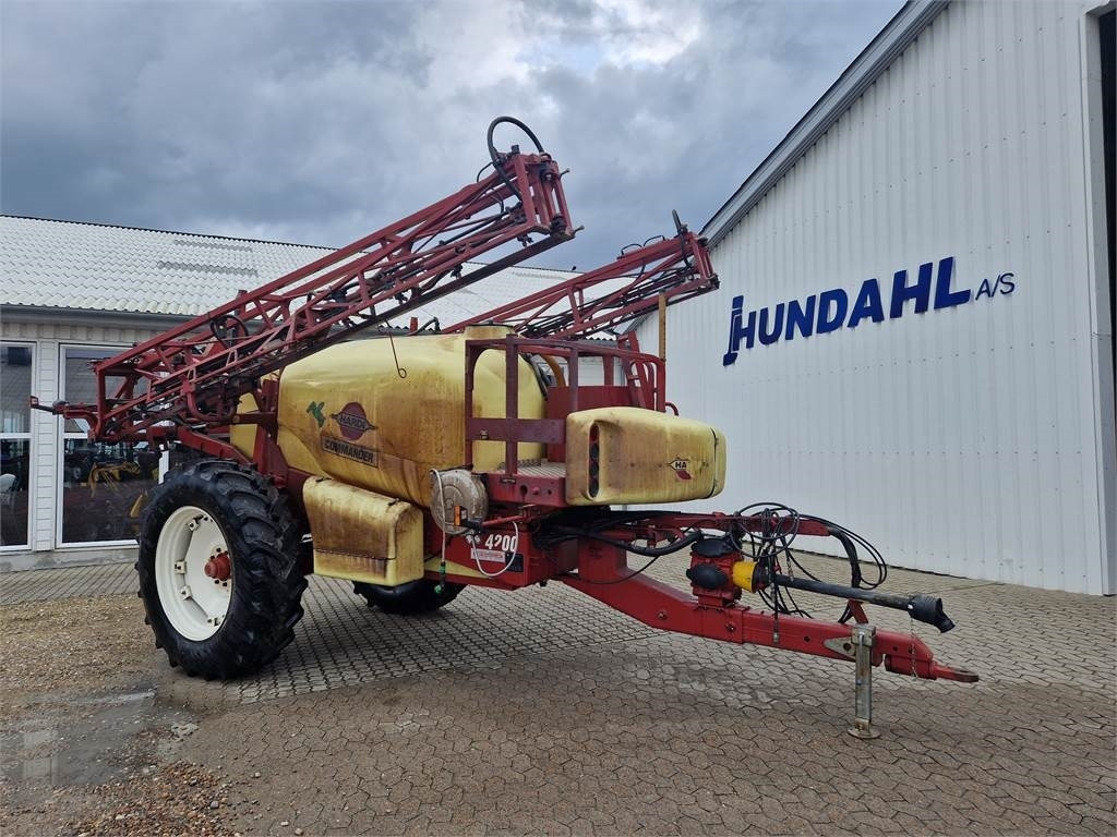 Hardi COMMANDER 4200L - Trailed sprayer: picture 1 Hardi COMMANDER 4200L - Trailed sprayer: picture 1