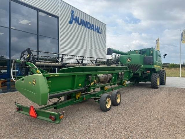 John Deere T660I  - Combine harvester: picture 4 John Deere T660I  - Combine harvester: picture 4