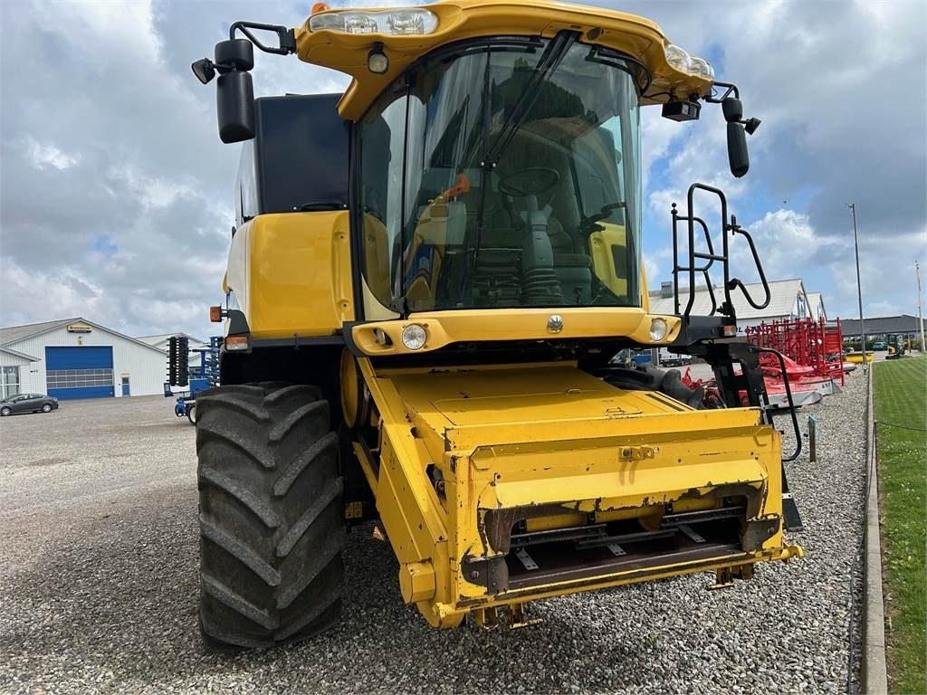 New Holland CX860 SLH - Combine harvester: picture 2 New Holland CX860 SLH - Combine harvester: picture 2